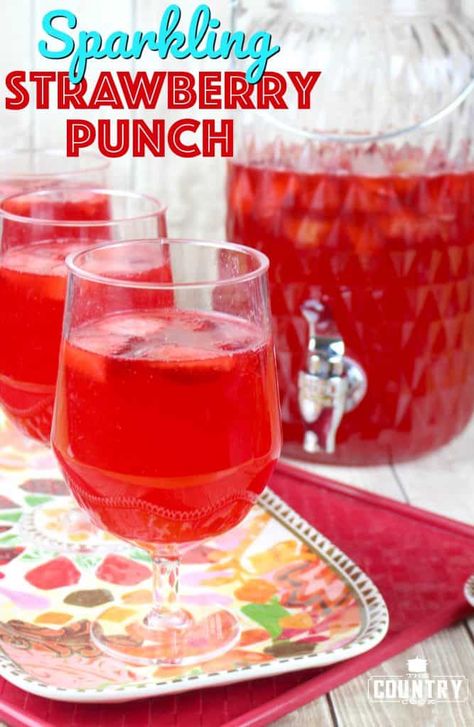 Strawberry Punch Recipes, Strawberry Punch, Punch Drink, Alcoholic Punch Recipes, Non Alcoholic Punch, Easy Alcoholic Drinks, Party Punch Recipes, Alcoholic Punch, Punch Drinks