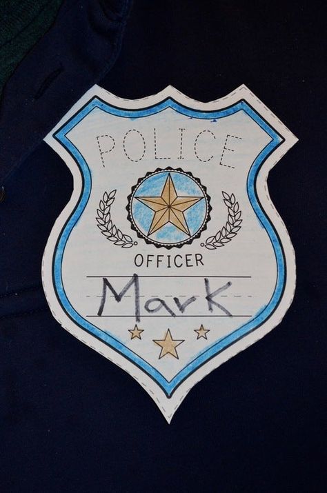 In this activity, students will learn about the meaning and information on a police badge. Then they will be able to create their own badge with their own identification. Police Badge Craft, Community Helpers Police Officer, Police Officer Crafts, Community Helpers Police, Community Helpers Week, Community Helpers Preschool Crafts, Police Crafts, Preschool Community Helpers, Community Helpers Crafts