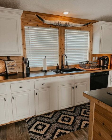 Kitchen Ideas Country Farmhouse, Western Small Kitchen Ideas, Western Home Remodel, Trailer Home Kitchen, Western Mobile Home, Distressed Kitchen Cabinets, Mobile Home Kitchen, Ranch Kitchen, Western Bedroom Decor