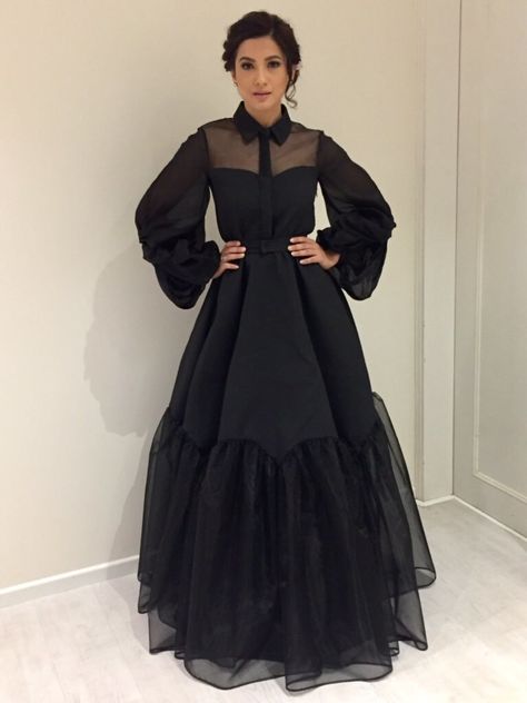 Bollyhungama : Beauty In Black! GAUAHAR_KHAN is all READY to SLAY at #StarScreenAwards  https://t.co/ZA6XAXs0ZW) https://t.co/33lpmRWLsN Dresses Closet, Beauty In Black, Prom Dresses 2017, Corset Dress Prom, Dress Closet, Black Celebrities, Prom Designs, Dress Stores Online, Black Prom Dresses