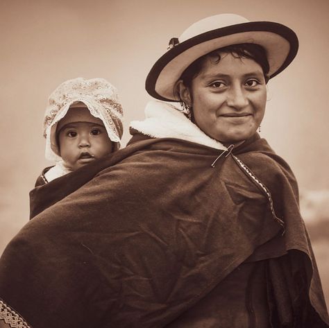 Usually living in Azuay and Cañar, meet the Kañari indigenous 🇪🇨⁠ ⁠ Kichwa is their main language and there are around 150,000 inhabitants. They have kept an ancestral tradition of skills on textiles, pottery and natural medicine. As they are a very close community, they organize depending on the groups necessities 🌱 People Of The World, Natural Medicine, People Around The World, Ecuador, Medicine, Around The Worlds, Textiles