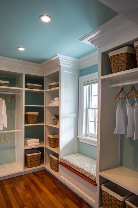 Luxurious Dressing Room, Ideas Armario, Cozy Window, Closet Units, Organizing Walk In Closet, Walk In Closet Small, Master Closet Design, Small Walk In Closet, Best Closet Organization