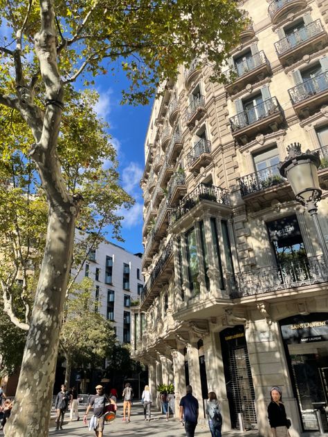 Places In Barcelona, Barcelona Streets, Barcelona Aesthetic, Barcelona Guide, Spain Aesthetic, Barcelona Travel, Europe Summer, Dream City, Barcelona Spain