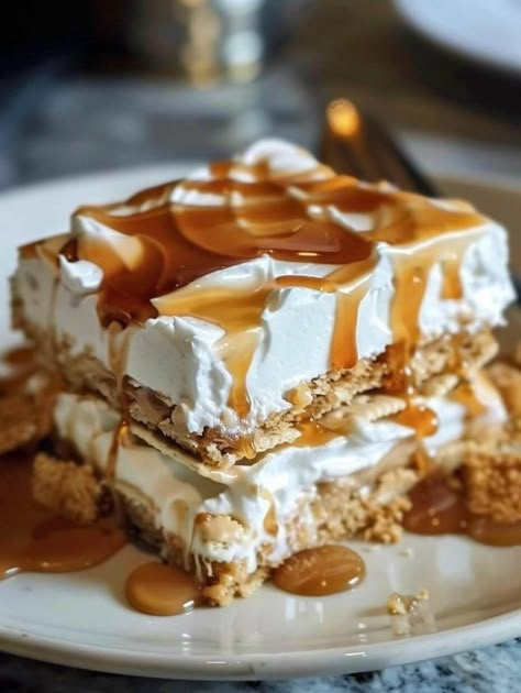 Caramel Icebox Cake, Red Velvet Cheesecake Cake, Christmas Pavlova, Cheesecake Cake Recipes, Chocolate Roll Cake, Velvet Cheesecake, Ritz Cracker, Baked Dessert, Red Velvet Cheesecake