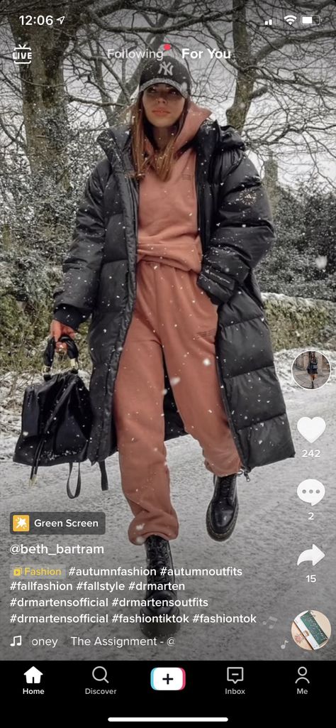 Puffer Trench Coat Outfit, Puffer Trench Coat, You Are An Inspiration, Trench Coat Outfit, Coat Outfit, Coat Outfits, Puffer Coat, Dr. Martens, Trend Setter