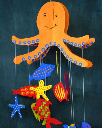 Create a giant octopus from cardboard that holds onto a sea of creatures from its giant tentacles! Octopus Crafts, Under The Sea Crafts, Mobile Craft, Mobile Hanging, Sea Crafts, Vbs Crafts, Fish Crafts, Ocean Crafts, Beach Crafts