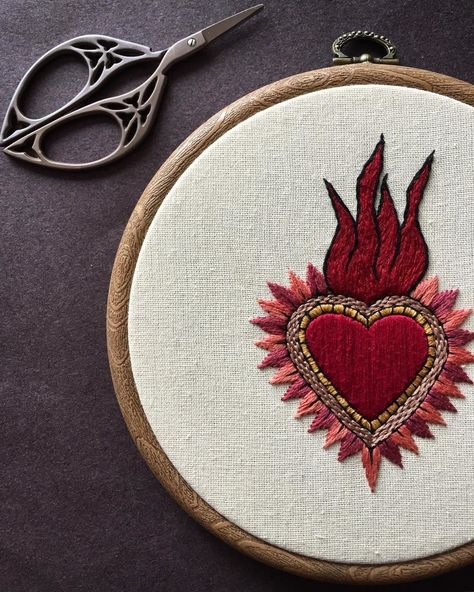 Mexican Folk Art Decor, Hand Embroidery Tutorial, Folk Embroidery, Embroidered Heart, Shirt Embroidery, Catholic Art, Art Collage Wall, Felt Hearts, In My Head