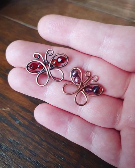 Wire Wrap Butterfly, Wire Butterfly Diy, Wire Jig Patterns Templates Free, Wire Crafts For Beginners, Wire Crafts Easy, Wire Jig Patterns, Wire Charms, Wire Butterfly, Copper Wire Crafts