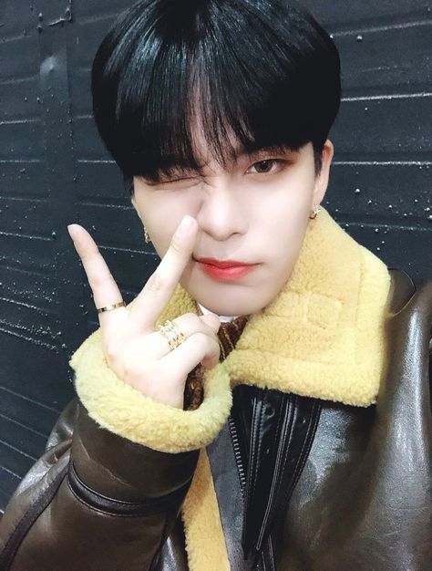 Jongho Selca, Jongho Ateez, Ateez Jongho, Choi Jong-ho, Kim Hongjoong, Lose My Mind, One Team, Pretty Men, Pop Group