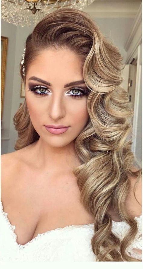 Wedding Side Curls Hairstyles, Hair Styles To The Side For Wedding, Big Curls For Wedding Hair, Vintage Curls Wedding Hair, Voluminous Wedding Hair Updo, Bride Hair No Veil, Oscar’s Hairstyles, Wedding Hair Curled To The Side, Side Style Wedding Hair