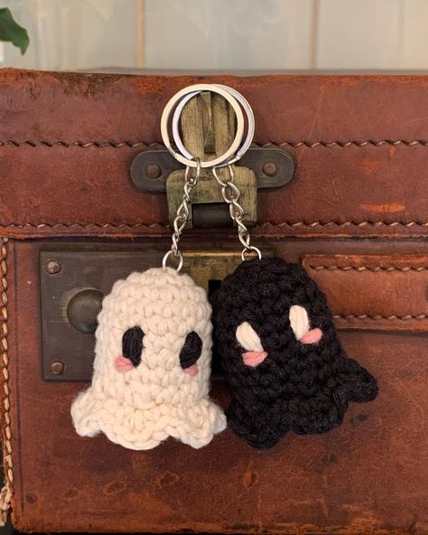 #crochetkeychain #crochetkeyring @Quick Crochet So Cute & Trendy Handmade Crochet Keychain Designs Pattern 2022 Most Stylish & Attractive Crochet Hat Designs Patterns 2022 https://youtu.be/mGBtiMEJwTE Latest Beautiful Crochet poncho Designs Collection 2022 https://youtu.be/PFtgk-IGbe4 Must Watch!!!!! New Stylish & Unique Crochet Christmas decoration designs & Pattern https://youtu.be/8sQelboKHUw my website free patterns http://www.patternrobe.com/ for online shopping https://coste.pk/ Cute Crochet Ideas Keychain, Crochet Simple Keychain, Fast Crochet Keychain, Crochet Keyring Pattern, Simple Crochet Bookmark, Crochet Keyring Ideas, Crochet Keychain For Boys, Simple Crochet Keychain, Cute Crochet Keychain Ideas