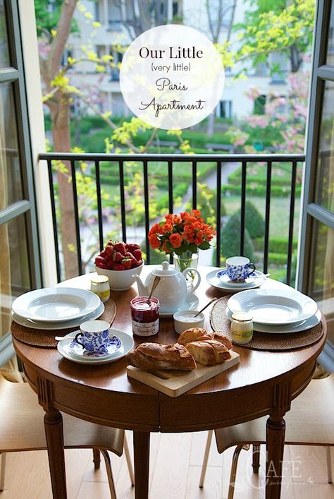 Lemon Yogurt Cake, Sommer Mad, French Apartment, French Lifestyle, Lemon Yogurt, Bowl Cake, Yogurt Cake, Paris Apartments, Breakfast Table