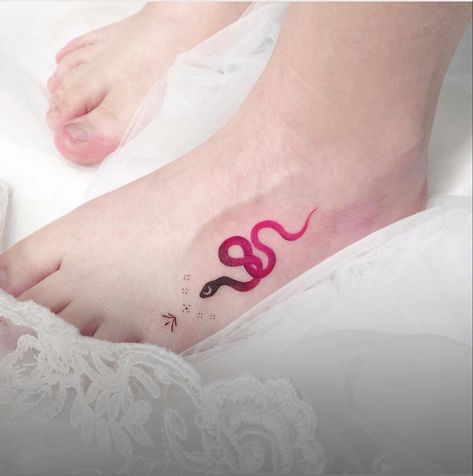 Water Snake Tattoo, Pink Snake Tattoo, Red And Black Snake Tattoo, Slang Tattoo, Snake Tattoo Color, Tato Snake, Tattoo Ink Colors, Small Snake Tattoo, Evil Eye Tattoo