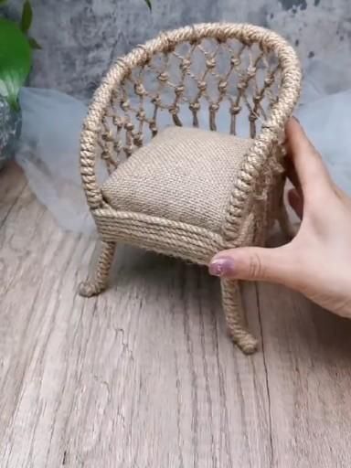 Barbie House Furniture, Miniature Chair, Doll Furniture Diy, Rope Crafts Diy, Christmas Outdoor, Diy Paper Crafts Decoration, Diy Crafts Paper Flowers, Rope Crafts, Origami Crafts Diy