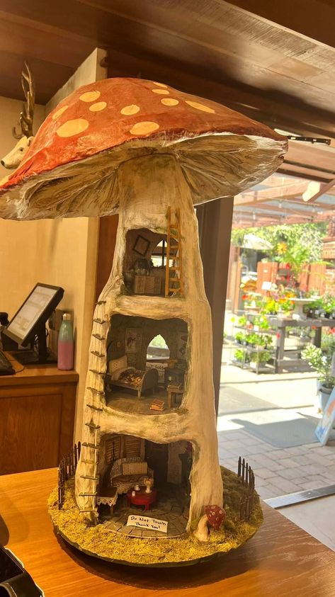 Diy Mushroom House, Mushroom Dollhouse, Tree Doll House, Fairy Garden Ideas Enchanted Forest, Miniature Fairy House, Mushroom Fairy House, Christmas Posts, Mushroom Crafts, Mushroom Fairy