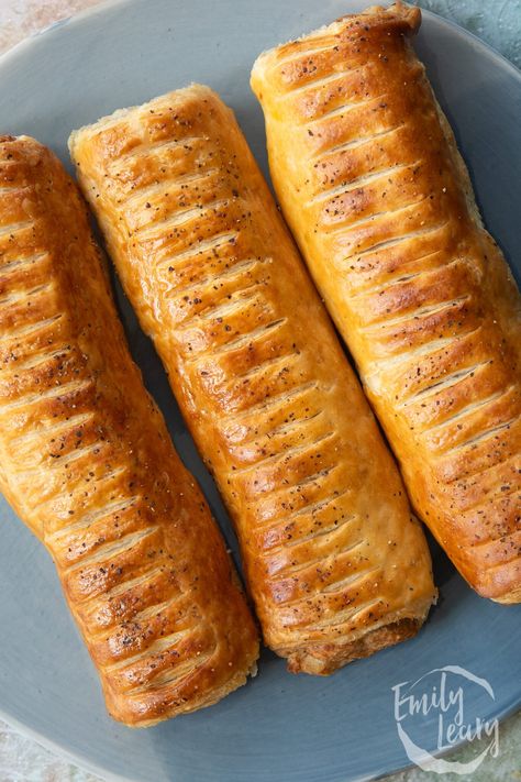 Air Fryer Vegetarian Sausage Rolls Recipe Vegetable Sausage Rolls, Vegetarian Sausage Rolls, Quick Meals To Cook, Vegetarian Sausage, Vegetarian Meat, Sausage Rolls Recipe, Vegetarian Sausages, Steam Veggies, Puff Pastry Sheets