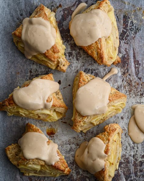 Apple Pie Scones Scones Buttermilk, Moist Scones, Perfect Apple Pie, How To Make Scones, Vegan Apple Pie, Vegan Apple, Apple Pie Recipes, Apple Pies Filling, Glaze Recipe