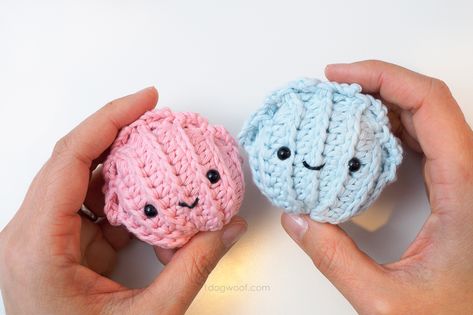 Amigurumi Seashells - free crochet pattern from One Dog Woof. Seashell Crochet, Amigurumi Embroidery, Crochet Boat, Diy Crochet Amigurumi, Knit Amigurumi, Crochet Backpack Pattern, Crochet Tiny, Seashells Patterns, Amigurumi Knitting