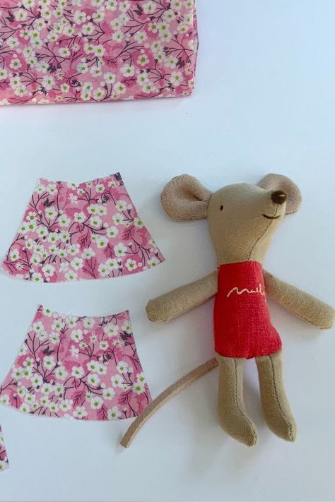 Free pattern - Maileg - Liberty dress Maileg Diy Pattern, Maileg Mouse Clothes Pattern Free, Maileg Mouse Pattern Free, Maileg Mice Clothes Pattern, Maileg Patterns, Diy Maileg, Diy Doll Clothes Patterns, Maileg Doll House, Ikea Dollhouse