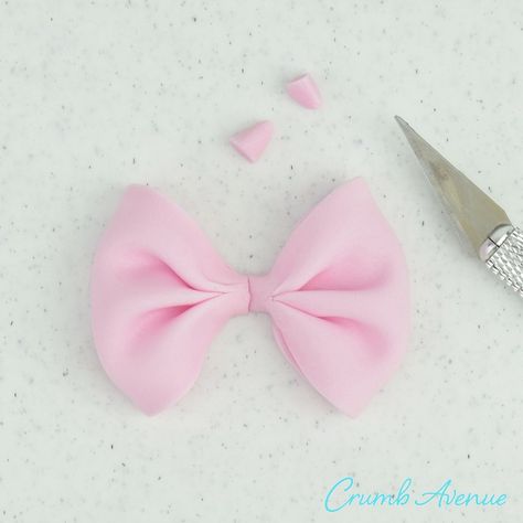 Crumb Avenue - Easy to follow cake topper tutorials | Tutorials | Pretty Bow Fondant Bow Tutorial, Gum Paste Flowers Cake, Handbag Cakes, Easy Minecraft Cake, Fondant Flower Tutorial, Fondant Bow, Fondant Flower Cake, Fondant Figures Tutorial, Bow Cakes