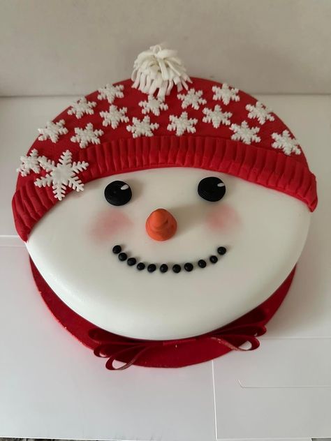 Christmas Cake Designs Fondant, Cake Designs Fondant, Easy Christmas Cake Decorating Ideas, Fondant Christmas Cake, Homemade Christmas Cake, Easy Christmas Cake Recipe, Christmas Cakes Easy, Christmas Themed Cake, Clay Christmas Decorations