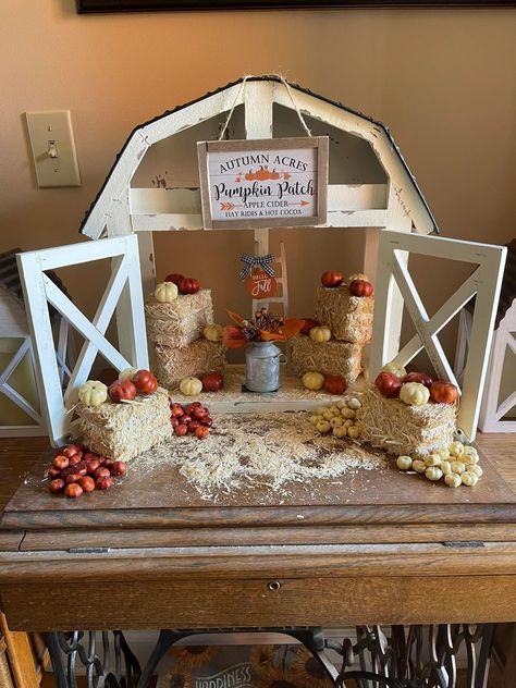 Hobby Lobby Barn Ideas, Hobby Lobby Fall Decor Ideas, Barn Shelf, Hobby Lobby Fall Decor, Diy Fall Ideas, Barn Christmas, Wooden Crafts Diy, Cheap Diy Crafts, Fall Wood Crafts