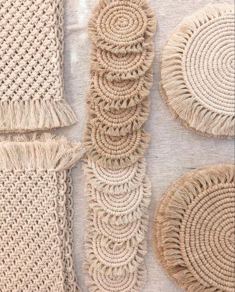 Crochet Cup Coaster, Coaster Ideas, Makramee Diy, Macrame Knots Pattern, Macrame Wall Hanging Diy, Macrame Wall Hanging Patterns, Macrame Boho, Crochet Videos Tutorials, Macrame Patterns Tutorials