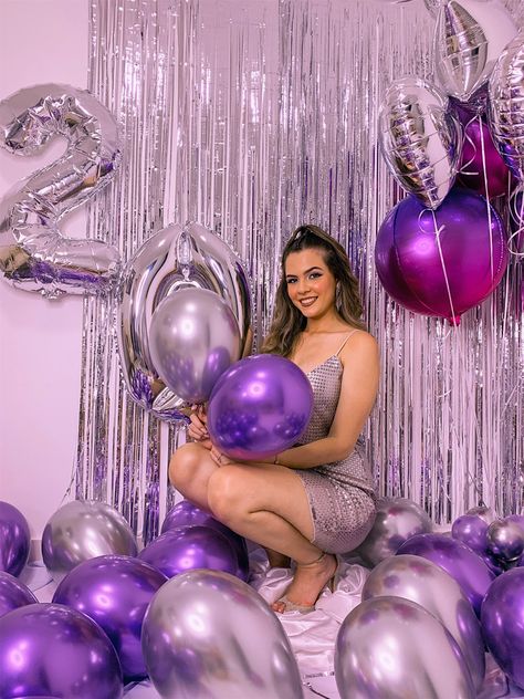 Lavender Birthday Photoshoot, Photoshoot Lights, 15th Birthday Party Ideas, 21st Birthday Photoshoot, Purple Birthday, Creative Birthday Cakes, 23rd Birthday, Diy Birthday Decorations, Photoshoot Themes