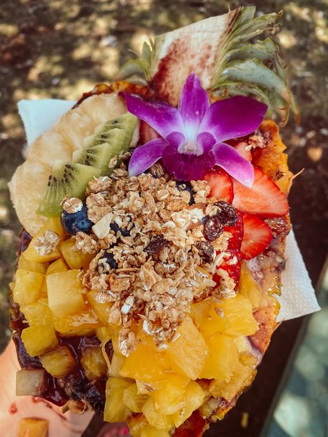 Fresh Acai bowl from Hawaii. The best Hawaii Poke Bowl Aesthetic, Hawaii Fruit Aesthetic, Acai Bowls Hawaii, Hawaii Smoothie Bowl, Hawaii Pineapple, Acai Bowl Brazil, Pineapple Bowl, Hawaii Life, Poke Bowl