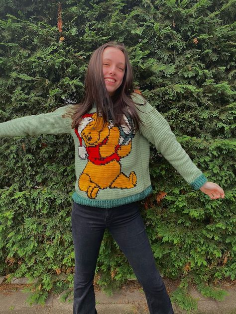 Christmas Crochet Sweater Pattern, Crochet Pattern Sweater, Pooh Christmas, Crochet Pattern Christmas, Crochet Dreams, Winnie The Pooh Christmas, Christmas Crochet Pattern, Crochet Monsters, Sweater Crochet