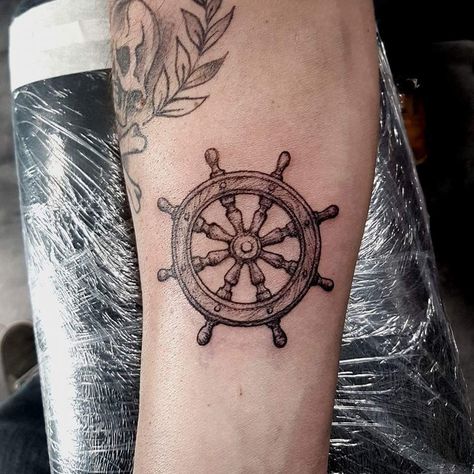 Black And White Nautical Tattoo, Pirate Ship Wheel Tattoo, Pirate Wheel Tattoo, Cold Blooded Tattoo, Ship Helm Tattoo, Navy Tattoos For Men, Vintage Nautical Tattoo, Helm Tattoo, Ship Wheel Tattoo