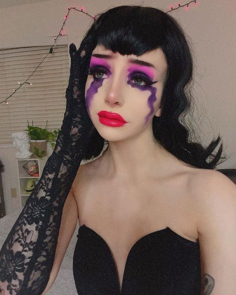 𝕶𝖎𝖗𝖘𝖙𝖊𝖓𝕶𝖆𝖞𝖊 on Instagram: “just malaria looking for her grim 🥀🥀🥀🥀 who remembers this goth queen from grim adventures of billy & mandy?? this took me way longer than…” Malaria Makeup, Malaria And Grim Disfraz, Goth Queen, Grim Adventures, Halloween Parejas, Fantasy Party, Costumes Diy, Disney Halloween Costumes, Trendy Halloween Costumes