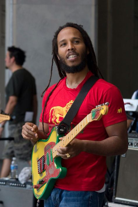 I wouldn't kick him outta the family circle, would you! ZMarley Marley Brothers, Stephen Marley, Marley Family, Marley Quotes, Bob Marley Pictures, Rasta Man, Damian Marley, True Roots, Ziggy Marley