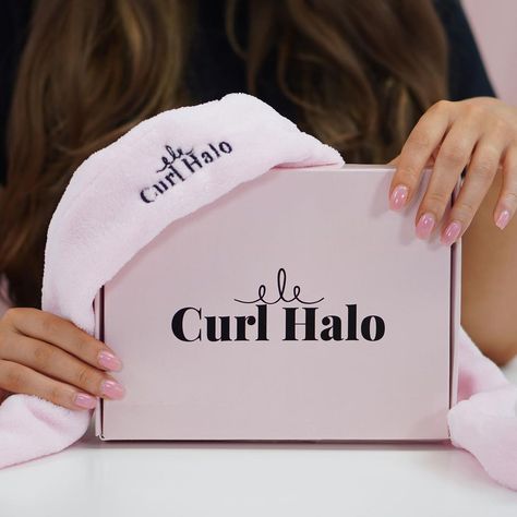 CURL HALO | Heatless Curler on Instagram: “Sitting pretty 💁🏻‍♀️ Our best selling heatless curler in pink/large ✨ . . . . . . . . . . . . . . . . . . . . . . . . . . . . . . . . . . .…” Curl Halo, Curls With No Heat, Curling Methods, Hair Curlers Overnight, Sleep In Curlers, Curlers For Short Hair, Rag Curls, Best Hair Curler, Hair Curler Wand