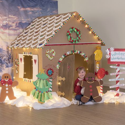 How to create a christmas themed gingerbread house display Diy Outdoor Gingerbread House, Outdoor Gingerbread House, Man Home Decor, Cardboard Gingerbread House, Ginger Bread House Diy, Gingerbread House Candy, Make A Gingerbread House, Gingerbread Diy, Gingerbread Christmas Decor