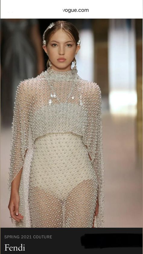 Lila Grace Moss, Beads Clothes, Detail Couture, Zardozi Embroidery, Collection Couture, Beads Work, Delicious Donuts, Spring Couture, Trends 2023