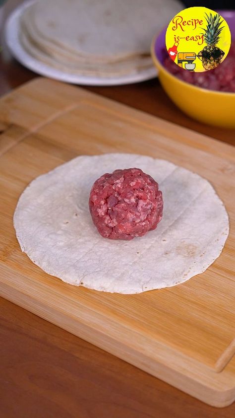 Put ground beef in the tortilla and surprise the whole family | ground beef, beef | Put ground beef in the tortilla and surprise the whole family | By Recipe is easy - Facebook Rap 10, How To Make Hamburgers, Ground Meat Recipes, Hamburger Meat Recipes, Meat Dinners, Tortilla Recipe, Ground Meat, Food Crafts, Meat Dishes