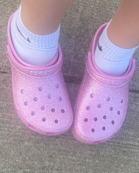 Pink Glitter Crocs, Glitter Crocs, Crocs Aesthetic, Crocs Outfit, Pretty Sneakers, Pink Crocs, Crocs Fashion, Pretty Shoes Sneakers, Louis Vuitton Pink