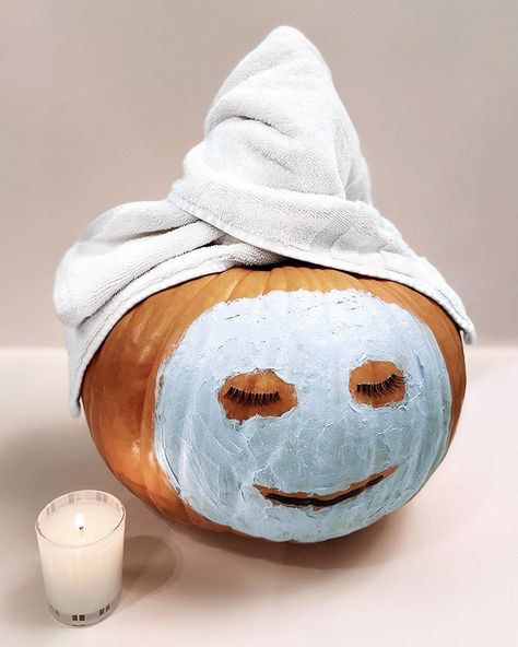 Halloween Spa, Diy Halloween, Halloween Diy, Happy Halloween, Are You Happy, Self Care, Decorative Jars, Spa, Magazine