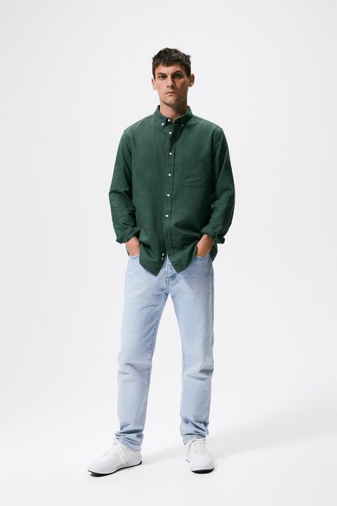 Levis Shirt Men Outfit, Outfit For Skinnies Men, Olive Green Tshirt Outfit Men, Over Shirt Outfit Men, Semi Formal Men Outfit Casual Classy, Denim Shirt Outfit Mens, Mens Button Up Shirts Outfits, Men Capsule Wardrobe, Green Shirt Outfit Men