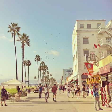 California Boardwalk, Venice Beach Boardwalk, Padua Italy, Venice Beach California, Penny Board, Beach Boardwalk, People Watching, City Of Angels, California Dreamin'