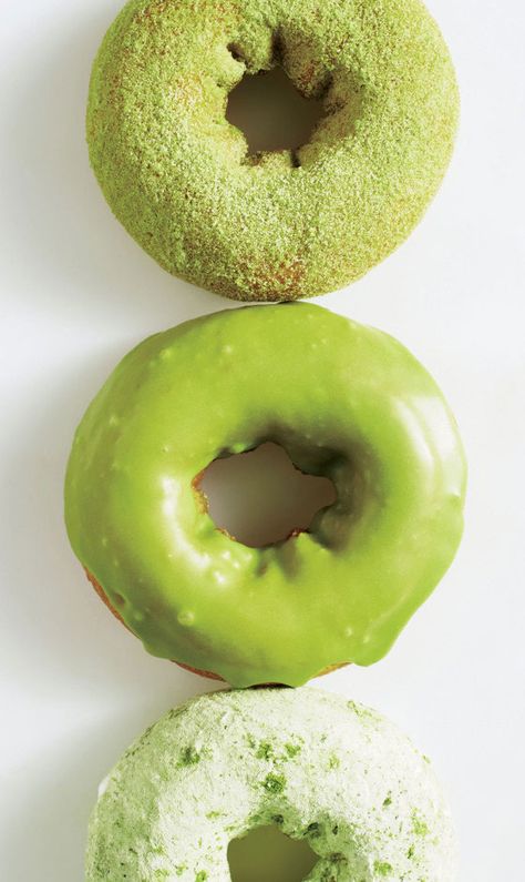 Not obsessed with matcha yet? These doughnuts will do the trick. Donat Glaze, Matcha Recipes, Uji Matcha, Matcha Cake, Green Tea Recipes, Pastel Cupcakes, Green Teas, Donuts Recipe, Hijau Mint