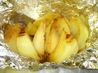 Baked Onion Outdoor Grill Recipes, Quick Enchiladas, Onion Side Dish, Recipes For Bread, Grilled Onion, Baked Onion, Grilled Cabbage, Baked Onions, Green Eating