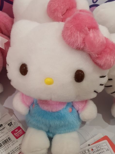 Toca Boca Hair Salon, Hello Kitty Plushie, 헬로키티 배경화면, Sanrio Aesthetic, Tapeta Z Hello Kitty, Hello Kitty Gifts, Hello Kitty Toys, Hello Kitty Themes, Hello Kitty Aesthetic