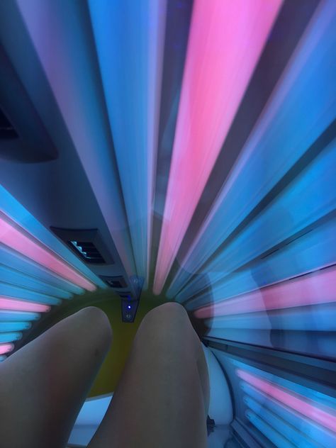 Sunbed Snaps, Solarium Snapchat, Sunbed Pictures, Solarium Snap, Tanning Bed Aesthetic, Tanning Selfies Instagram, Solarium Tanning, Tan Routine Pool, Tanning Aesthetic