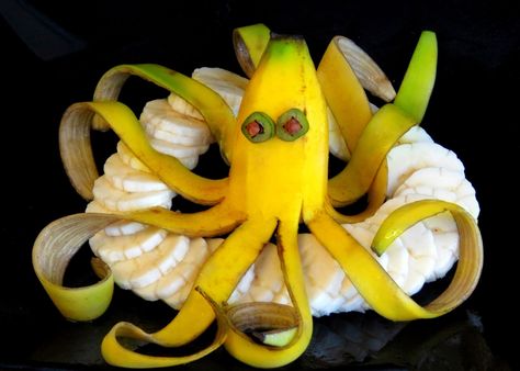 ItalyPaul - Art In Fruit & Vegetable Carving Lessons: How to Make Banana Decoration | Banana Art | Fruit Carving Banana Garnishes | Party Garnishing | Vegetable and Fruit Carving Free Lessons © Original works The Art of ItalyPaul Carving Banana Decoration, Vegetable Animals, Deco Fruit, Veggie Art, Fruit Sculptures, Fruit Creations, Fruit Animals, Food Art For Kids, Decorações Com Comidas