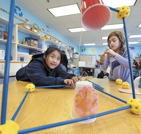 Quarles third-graders trap turkeys in STEM class before Thanksgiving | Winchester Star | winchesterstar.com How To Catch A Turkey Stem, Turkey Trap Stem Activity, Turkey Trap, Diy Turkey, Stem Classes, Stem Elementary, Stem Teacher, Math Stem, Third Grade Teacher