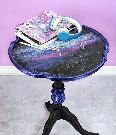 DecoArt Blog - Trends - Tips on Creating the Perfect Learning Space Holographic Paint, Simple Side Table, Little Desk, Simple Side Tables, Old Desks, Desk Makeover, Acrylic Craft Paint, Tutorials Diy, Glitter Top