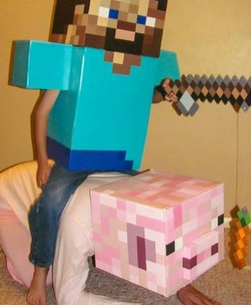 Minecraft Family Halloween Costumes, Cringe Halloween Costumes, Halloween Costumes Minecraft, Costume Ideas Boys, Minecraft Steve Costume, Minecraft Cosplay, Creative Diy Costumes, Steve Costume, Minecraft Costumes