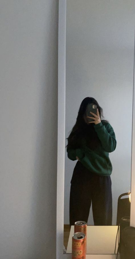 Mirror Selfie Fit Check, Mirror Photography, Self Portrait Poses, Illustration Art Girl, Mirror Pic, Portrait Poses, Fit Check, Fit Inspo, School Outfit